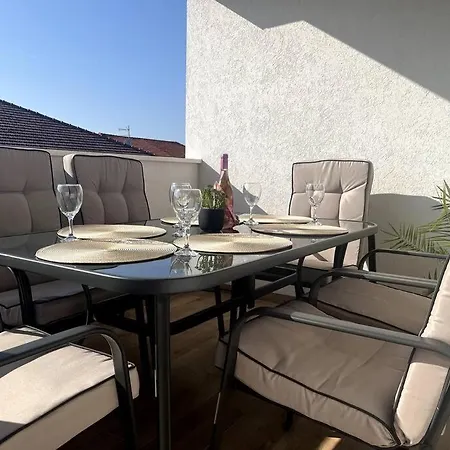 Lamare Apartment