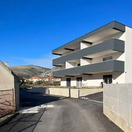 Lamare Apartment