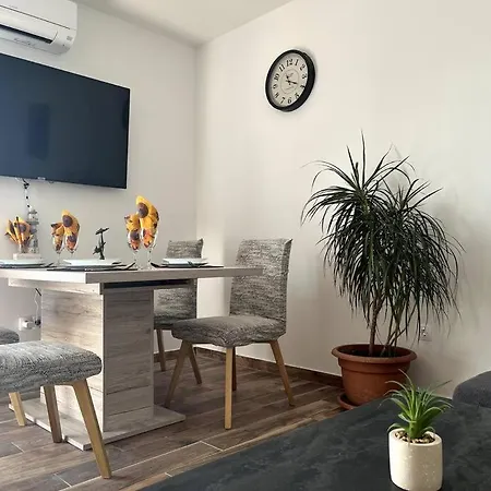 Lamare Apartment