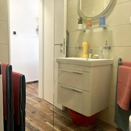 Lamare Apartment *